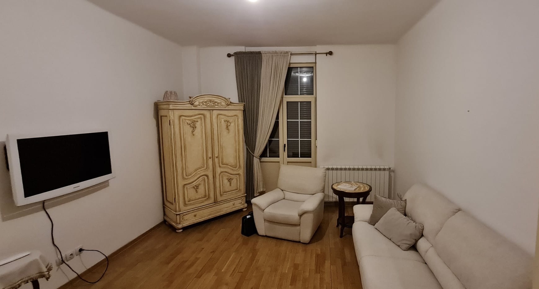 Izdaje se jednosoban u ulici Kneginje Zorke