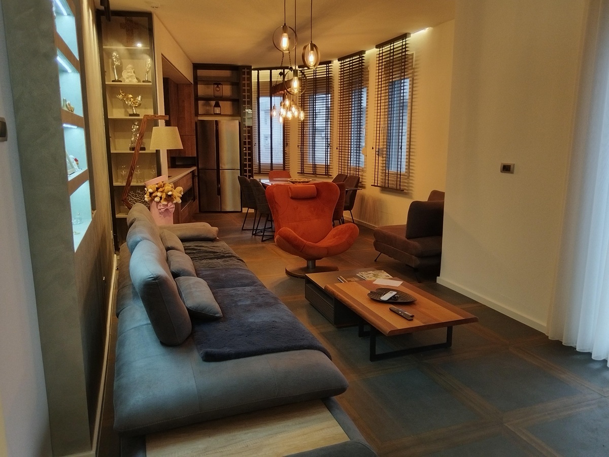 Izdajemo četvorosoban stan, Kalenic Pijaca, 90m²