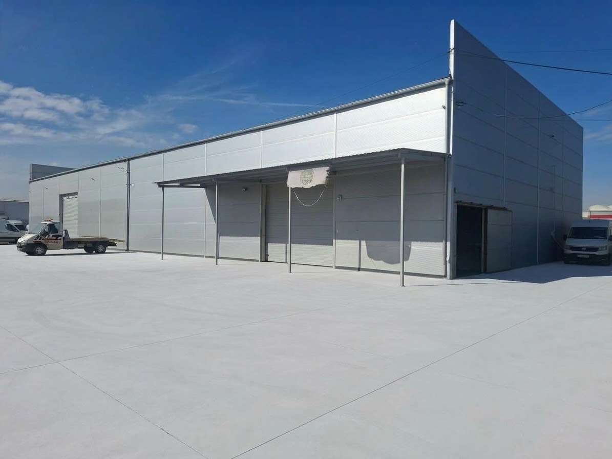 Izdaje se premijum magacinsko-poslovni prostor od 700m2 Makis